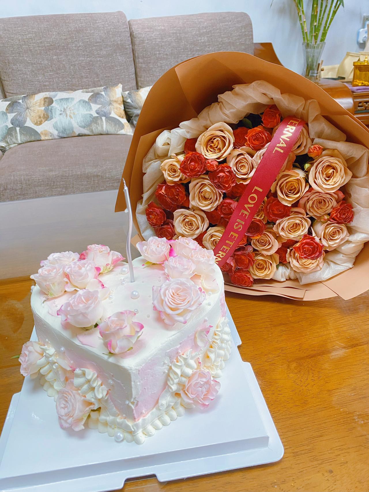 冬日暖阳，蛋糕与鲜花，更配哦！