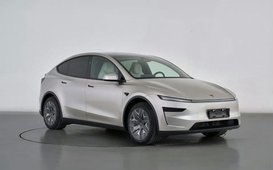 特斯拉ModelY长轴距六座版申报了车长4976mm，轴距3040mm，