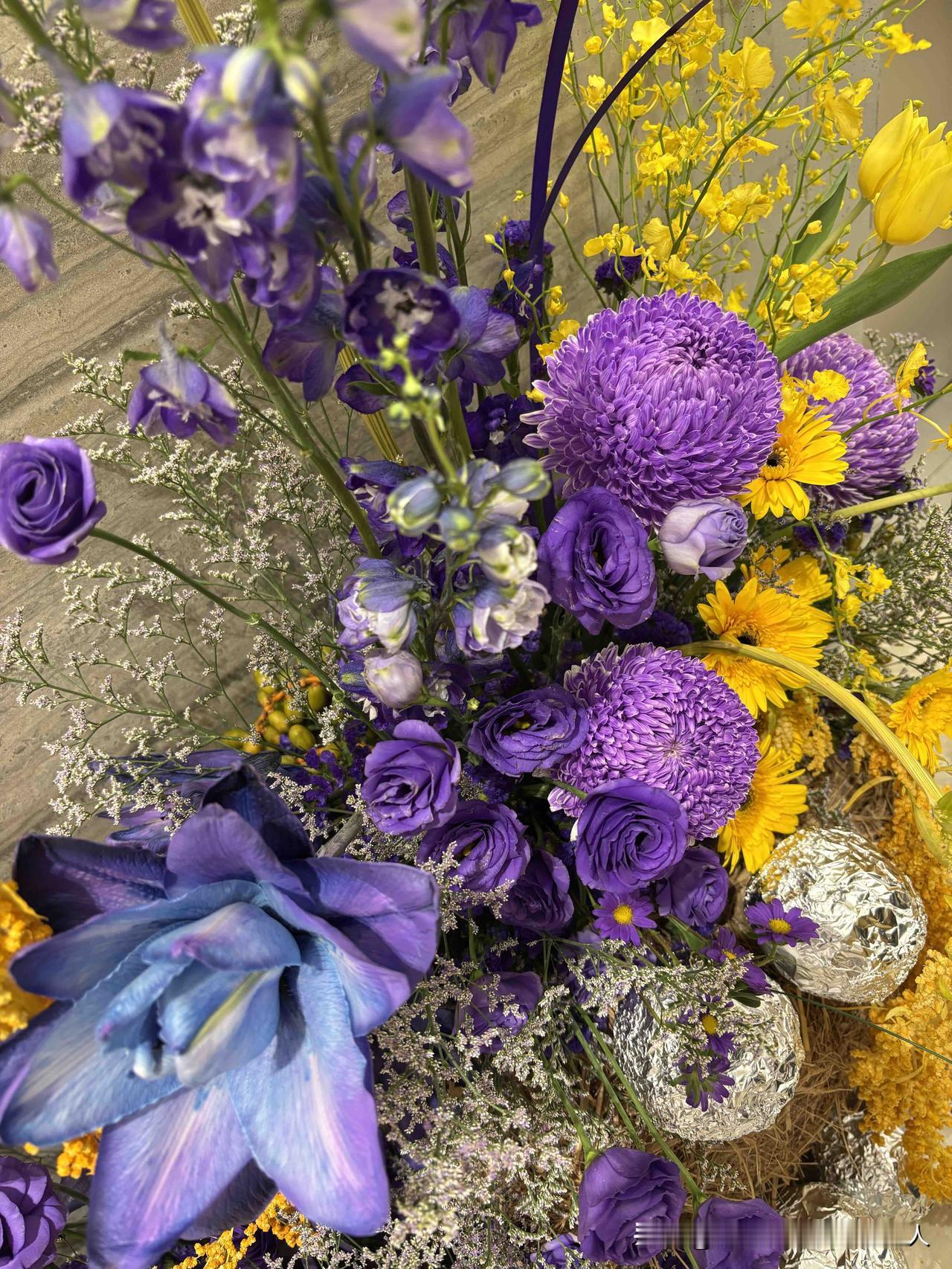 弟媳妇每月都会给她妈妈点零花钱，有的时候给一千，有的时候给两千。理由就是弟媳妇家