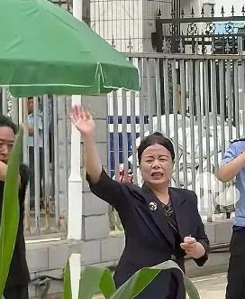 “错换人生28年”案，6月26日在北京昌平区人民法院开庭。这次是姚策养父母许敏