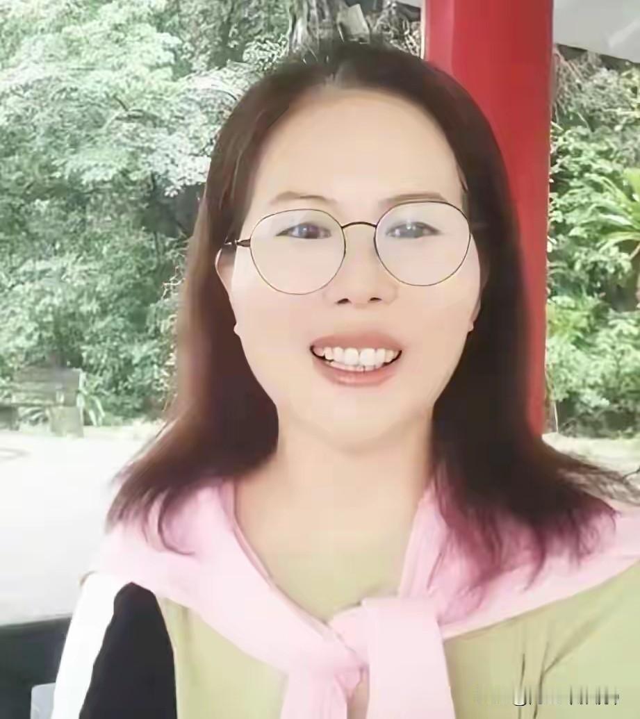 小杨阿姨直播公开认错，这份坦诚，太圈粉了！周三是小杨阿姨的固定直播日，这一