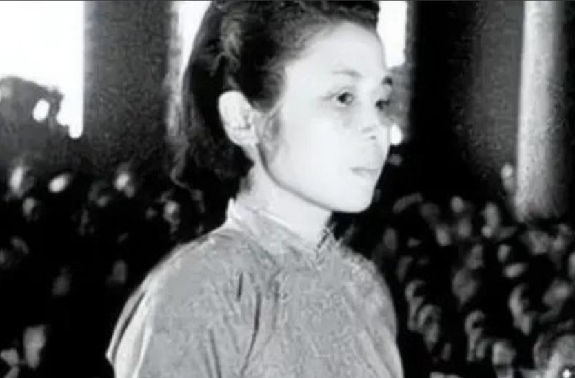 1940年，军统女特务冒死救下一名地下党，11年后，女特务被我党抓获，女特务提出