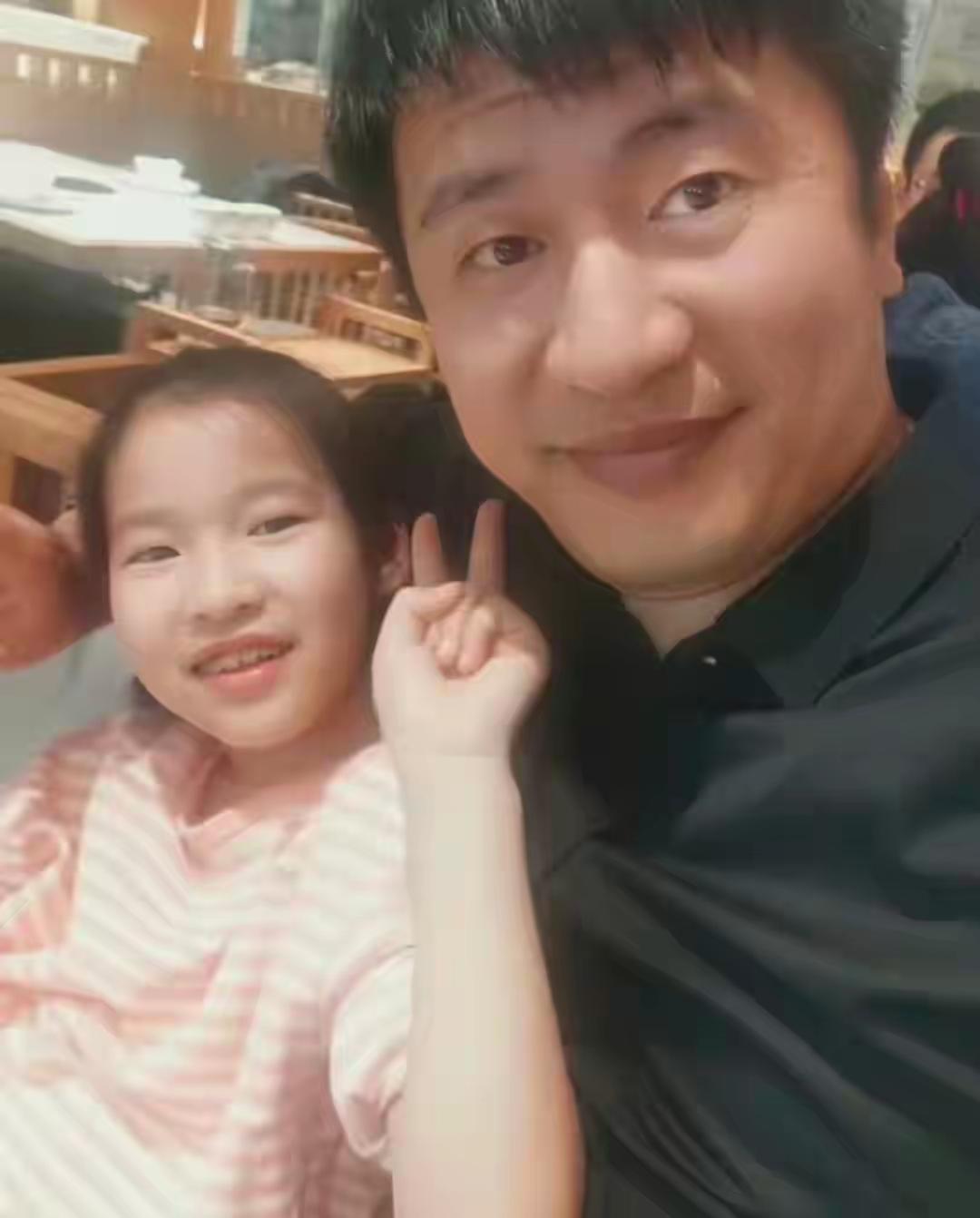 张雪峰猝死留下11岁独女，事发时紧急从学校接走，遗产处置惹担忧3月25日，