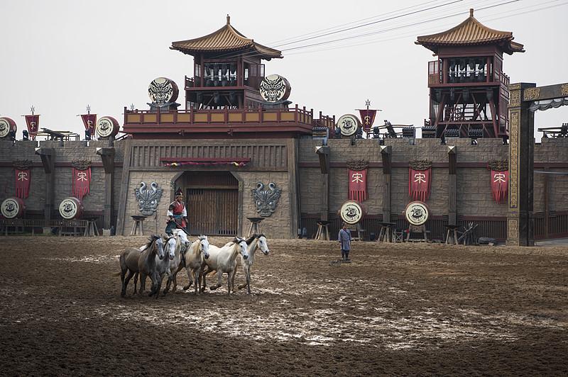 宋朝为啥扛不住金兵？宋朝扛不住金兵，绝非一句简单的“重文轻武”就
