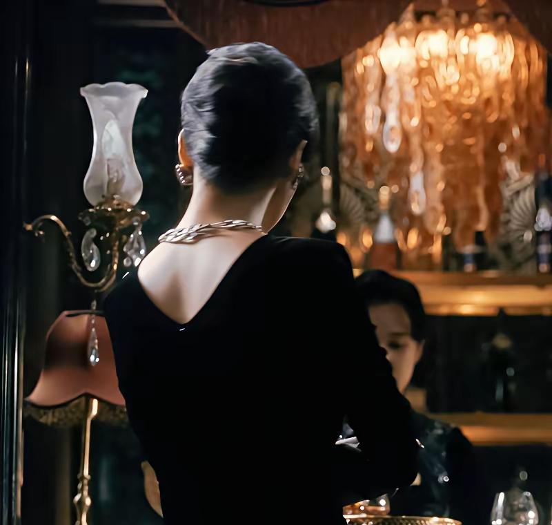 被王家卫点醒后，辛芷蕾把“缺点”玩成王炸，普通女孩该学这招辛芷蕾最近在采访