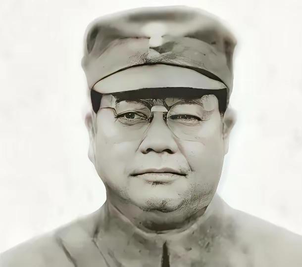 1938年，桂军189师长俘虏了两名日军。看着日军矮小的身材，师长凌压西没说话，