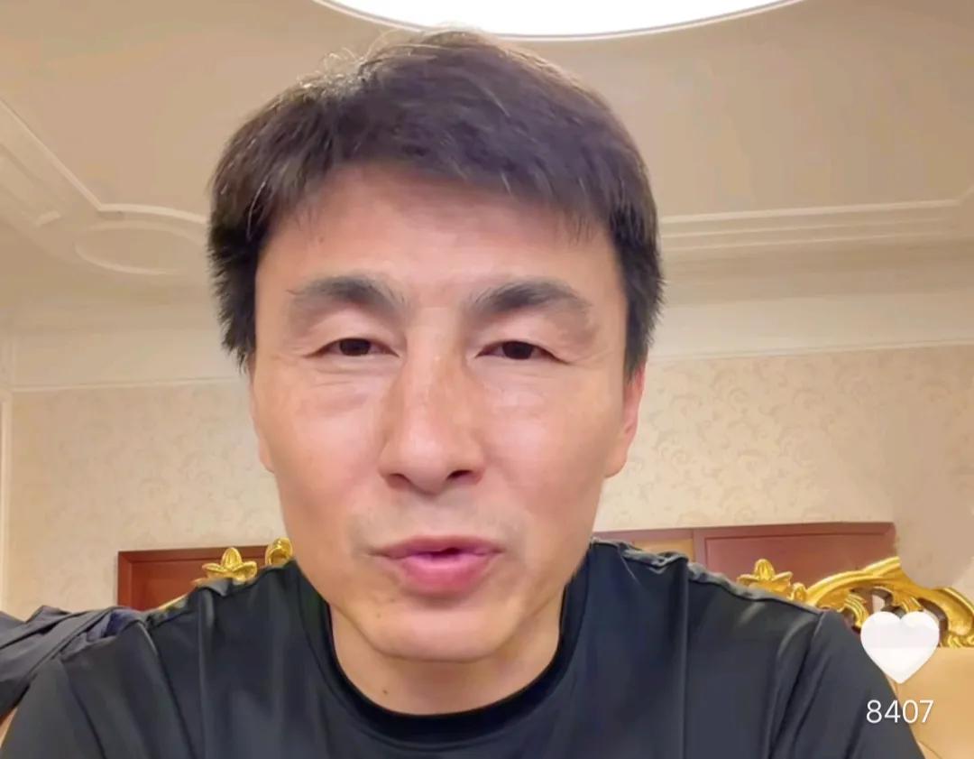 李玮锋爆料，中国足球不行，其实并不仅仅是球场上不行。在直播中，前国足队长李玮锋