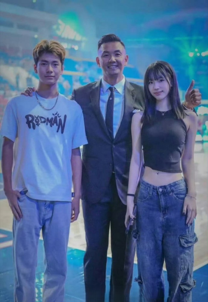 小s女儿和大姐儿子，S家基因是真不错​