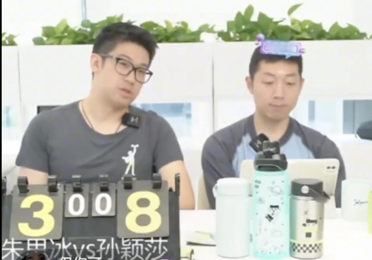 对于孙颖莎：许昕直播评价“最到位”许昕评价说：莎莎的正手，完全是实力压制，