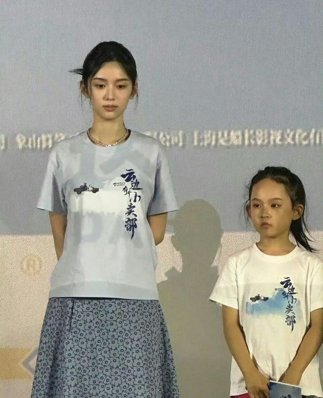 天呐好可怕…周也的头比小孩的头还小​​​