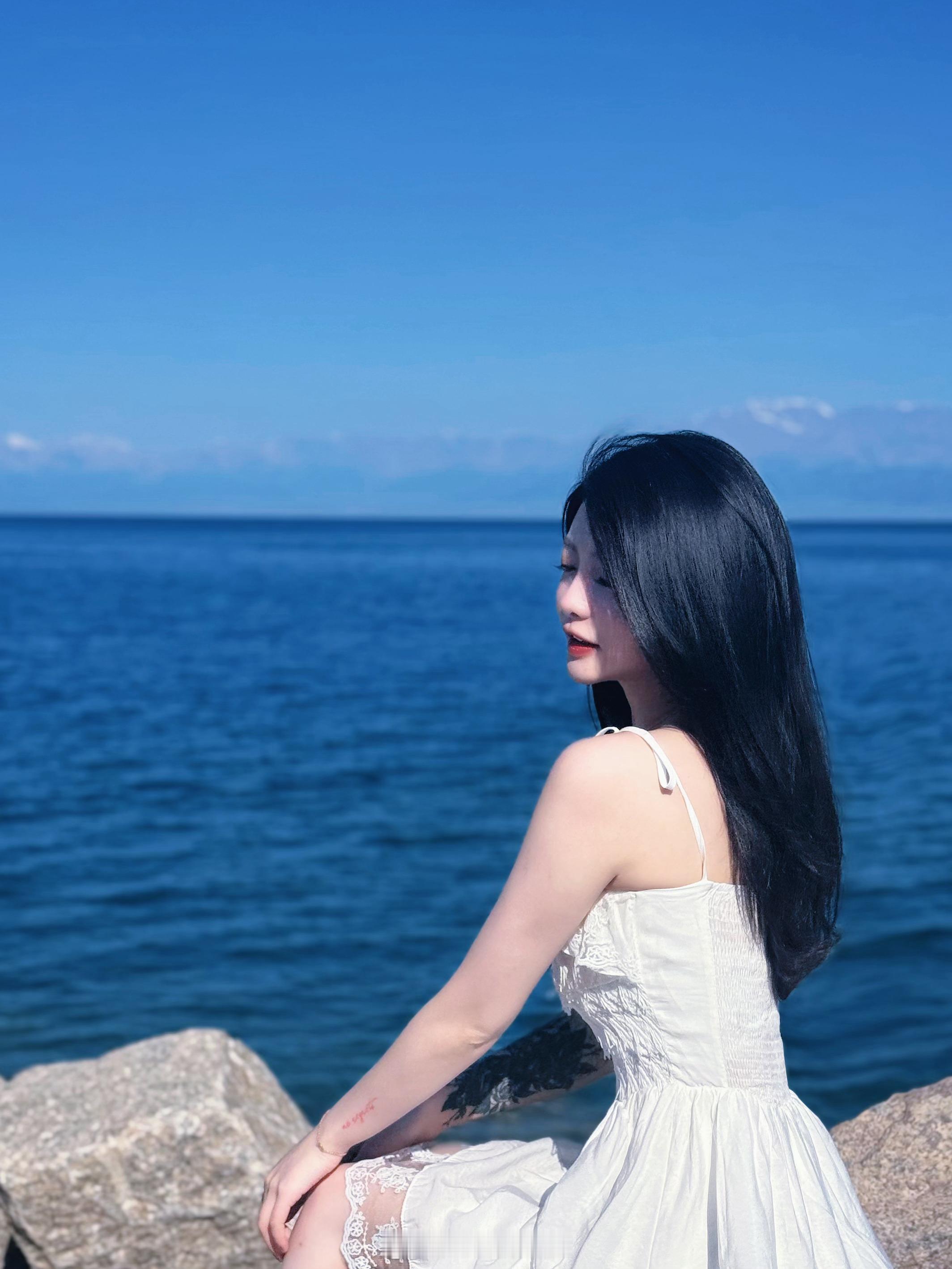 “世界上有一种蓝，叫赛里木湖蓝🔵”​​​