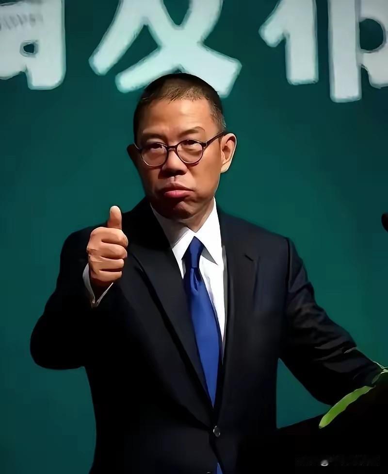 谁敢信啊？一个将近800亿的饮料帝国，现在竟然被一瓶曾经全网群嘲的“树叶水”打得