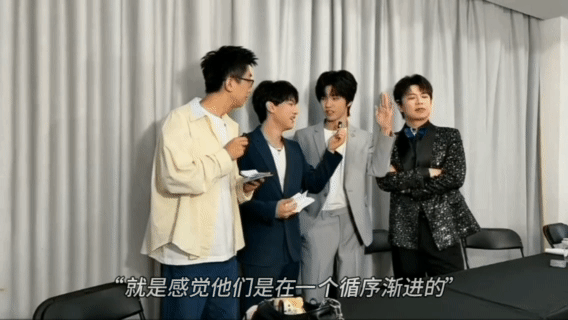 钎城英凯说最看好SDG战队战至巅峰家人们，赛前直播里孟川发问，钎城直接pic