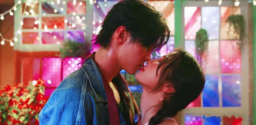 《双轨》结局藏刀！靳朝这5个破绽暴露了：分开6年他根本没离开过原以为6年分离是B