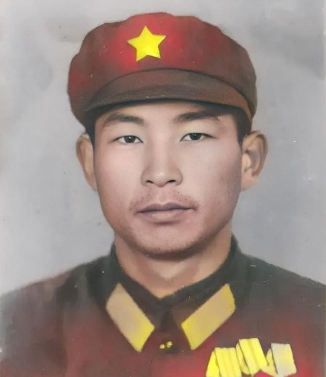 1980年，十几名越军包围了小战士许明习，越军见他孤身一人，便想抓活的回去领赏，