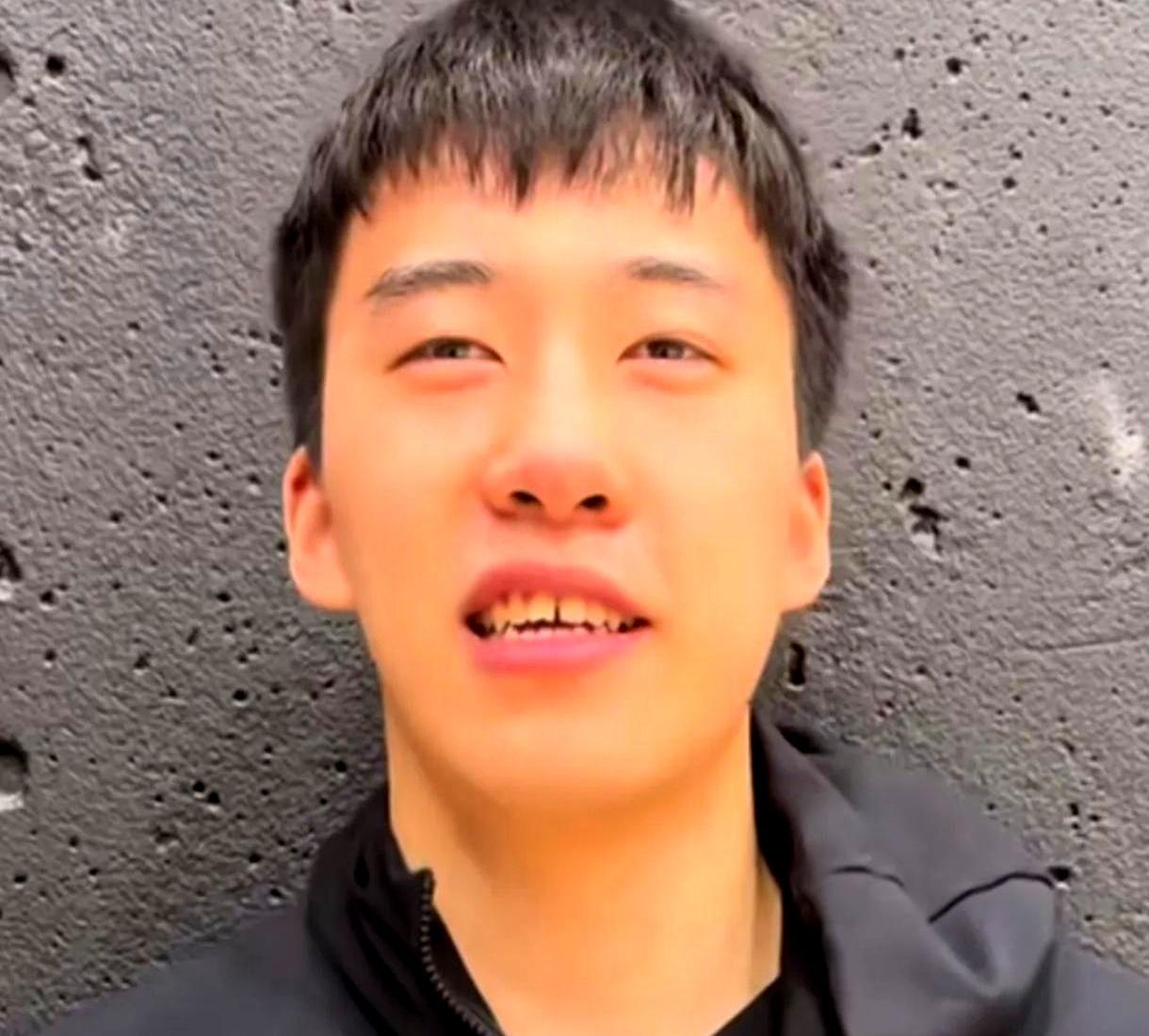 连追15分逆转日本算什么？你盯着屏幕狂吼的时候，太平洋对岸有个留洋小伙，正死死捏