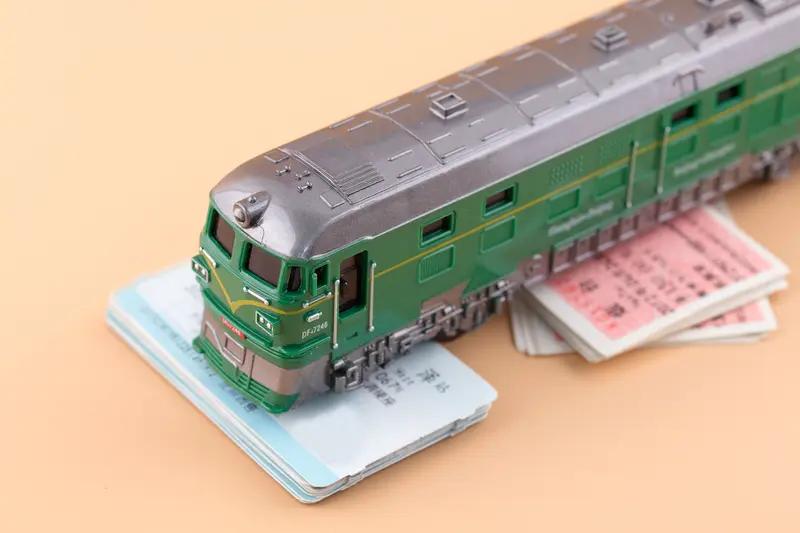 我来搜索关于绿皮火车票难抢的最新信息和背景。绿皮火车票难抢，本质是