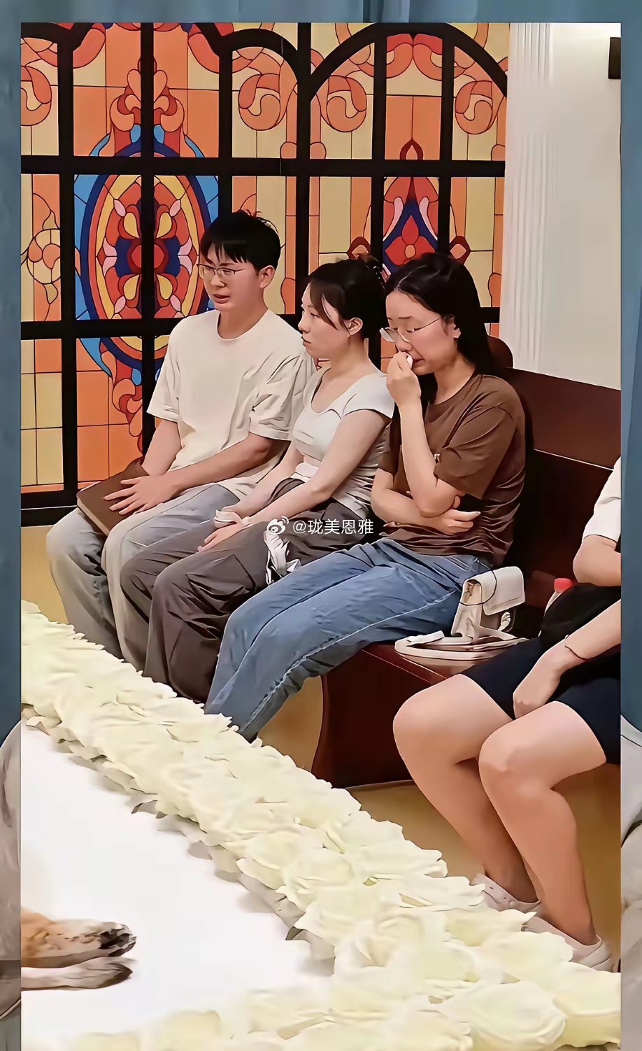 狗可以安心的走了，来世一定还做他们的儿子