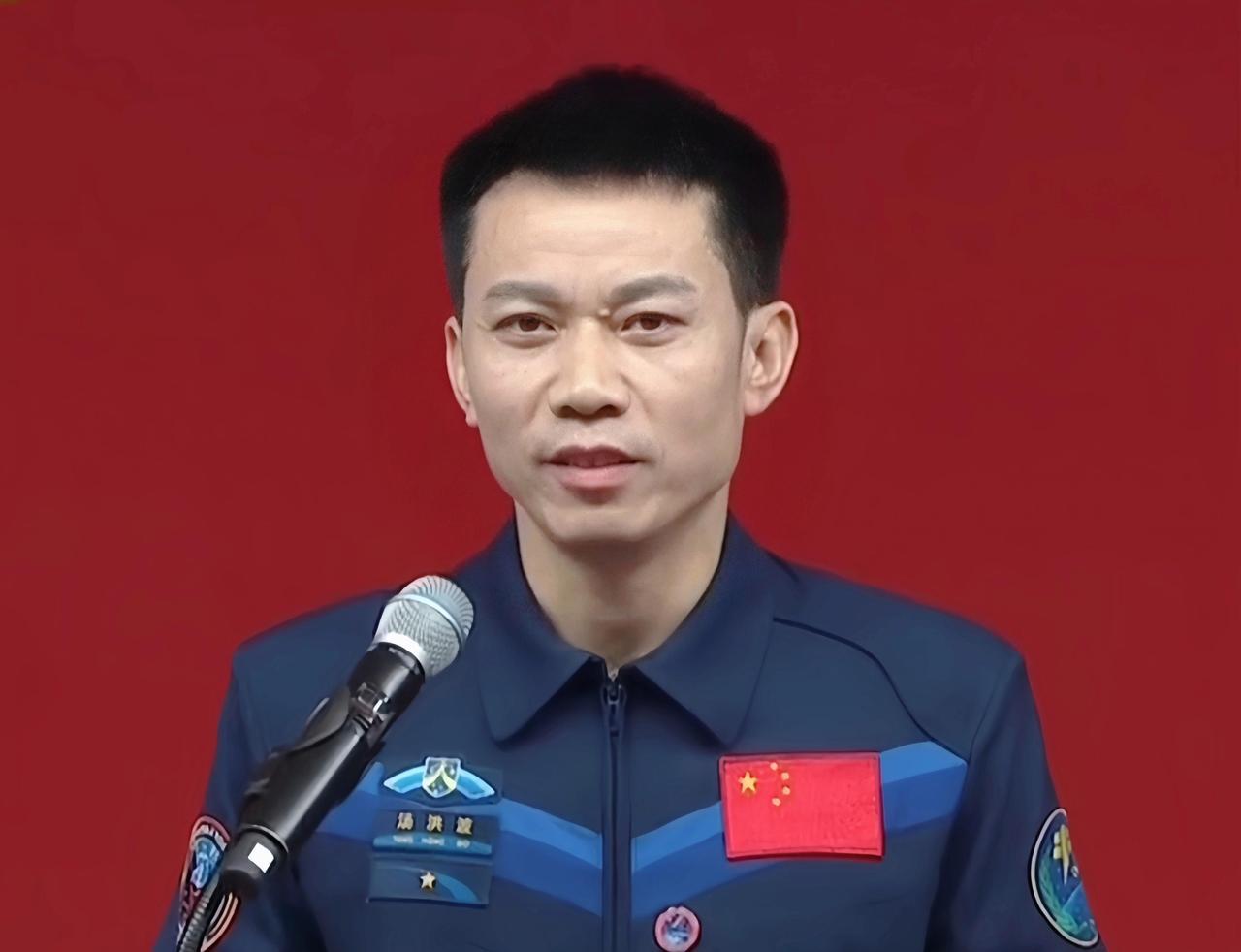俄罗斯媒体采访中国宇航员汤洪波！最有趣的是养鱼，躲避碎片，太空机械臂-----