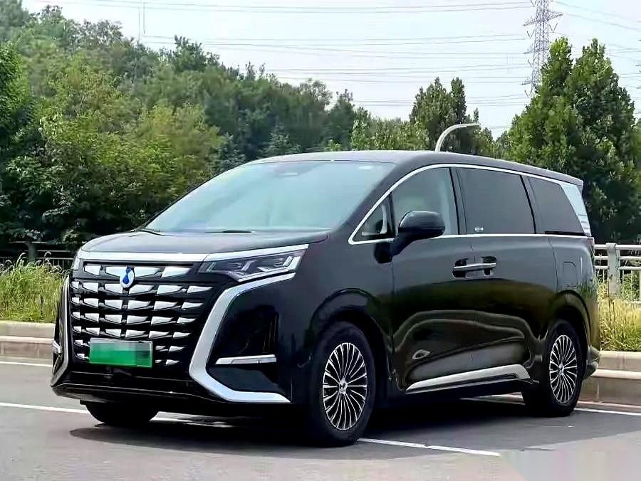 “开了腾势D9，就再也看不上别的MPV了。”这话当初说得有多自信，现在脸就有多