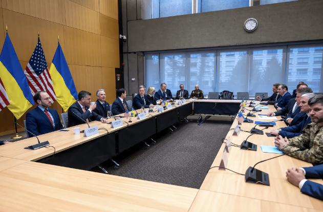 俄罗斯11月25日向美国和欧洲提出，在俄罗斯与乌克兰签署的和平协议中增加乌克兰对