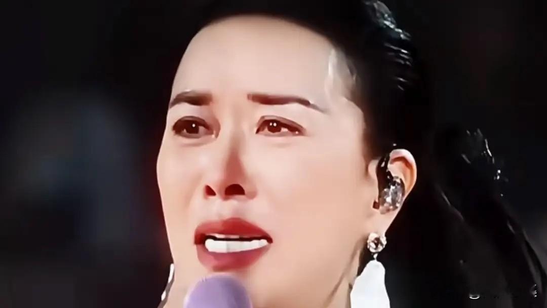 这些缅怀刘欢的人里，最让我没想到的，不是吉克隽逸发长文，也不是袁娅维晒合照，而是那英在成都演唱会上的
