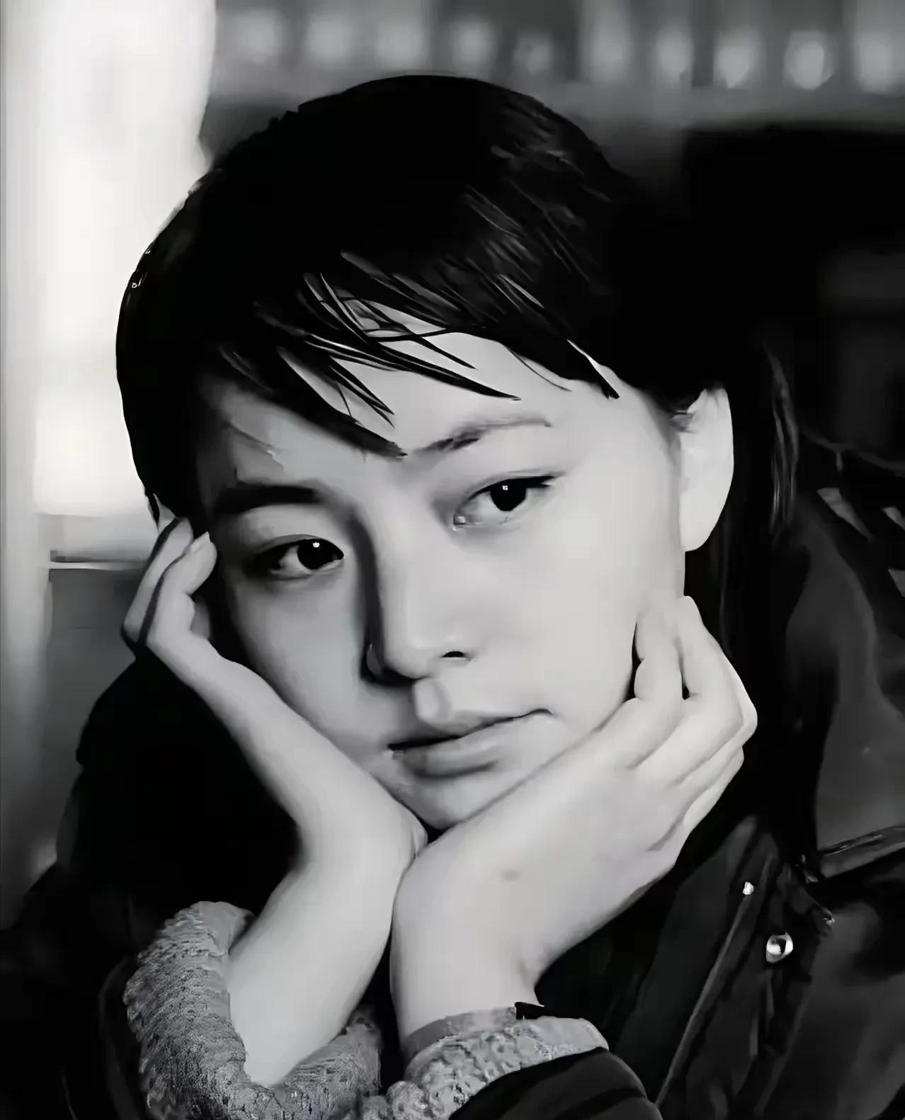 曾有主持人问英达，宋丹丹比梁欢漂亮，而且家庭更好，你怎么会娶了梁欢？英达笑着说：