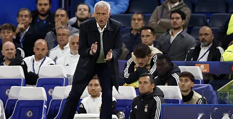 弗洛伦蒂诺的目标是把穆里尼奥重新带回皇马执教！穆里尼奥目前正在本菲卡制造风波，试