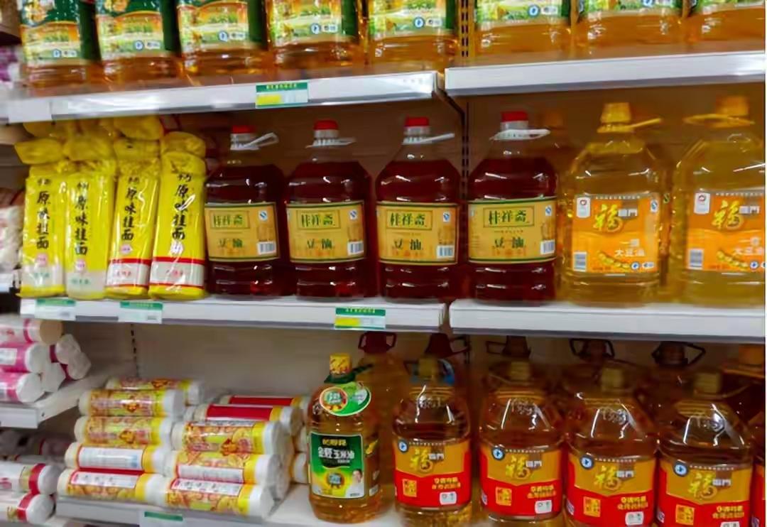 中国买了这么多大豆，消化不了怎么办？榨了油卖给印度——这似乎成了许多人的疑问，也