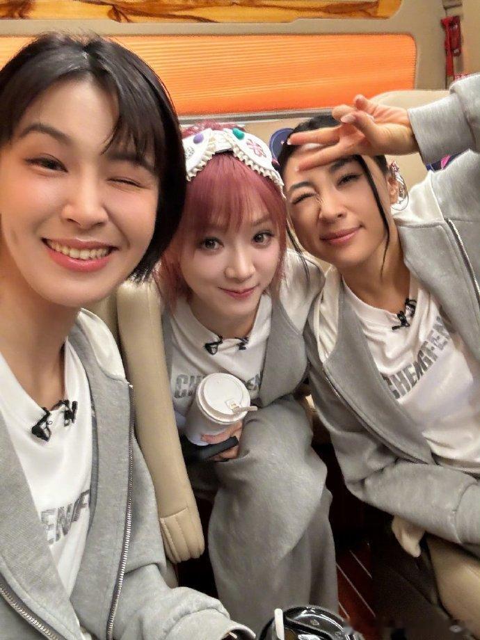 大家看浪姐直播不就是为了真实吗乘风2026看浪姐直播不就爱这份真实吗？真唱哪怕有