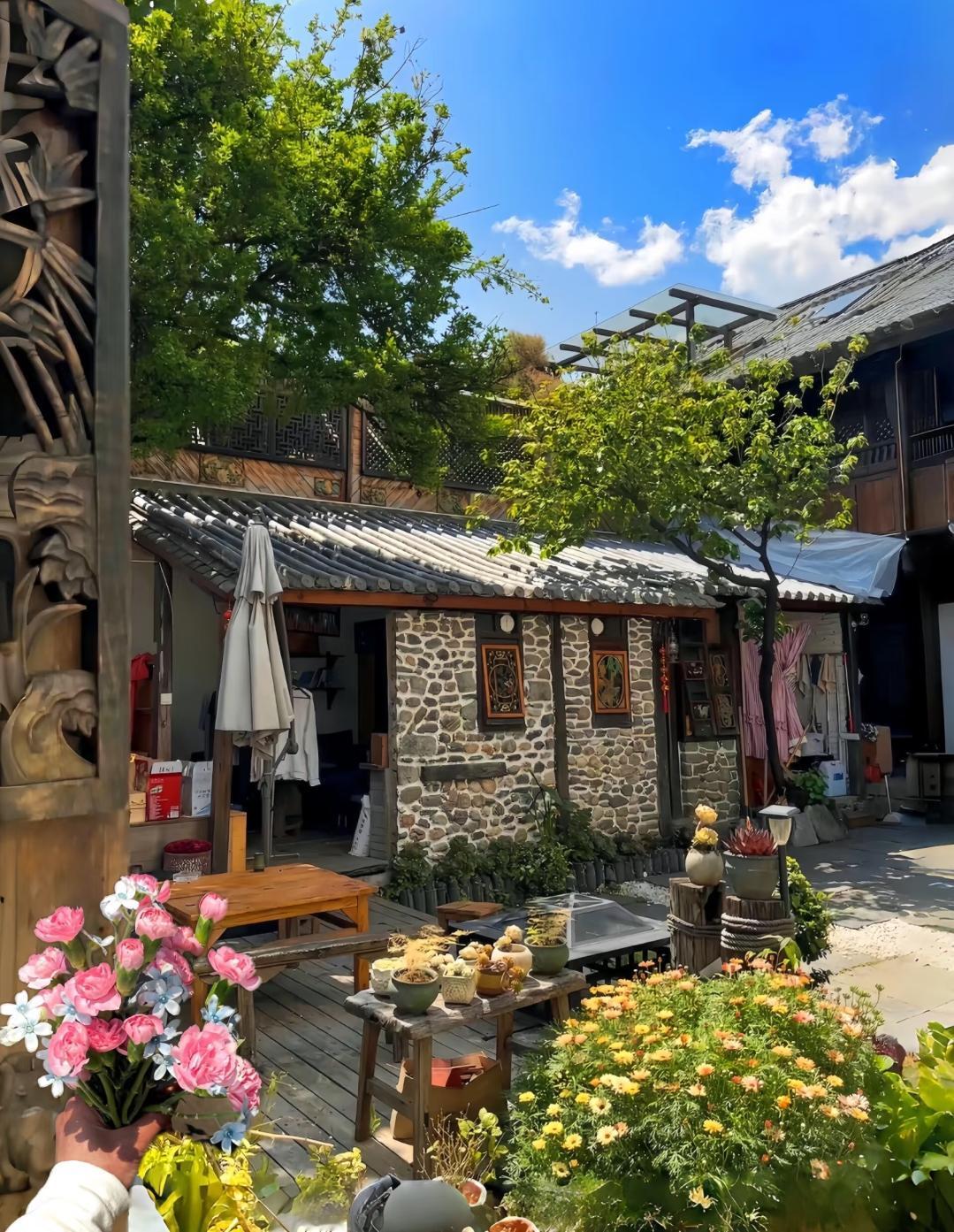 当年爸爸盖房急用钱，姑姑拿出省吃俭用3年的10万养老钱，甚至跟姑父吵了架都要帮衬