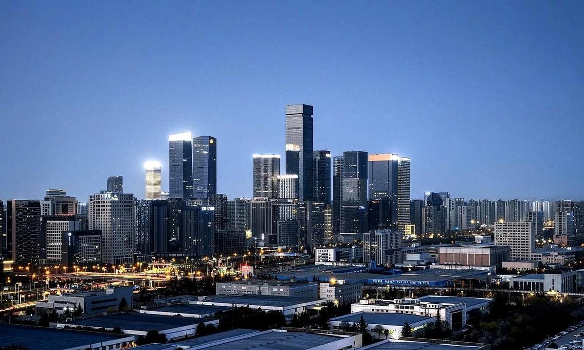 破茧先破胆，商道即人道。说到变富逆袭，很多人第一反应是拼资源拼人脉，其实最核心