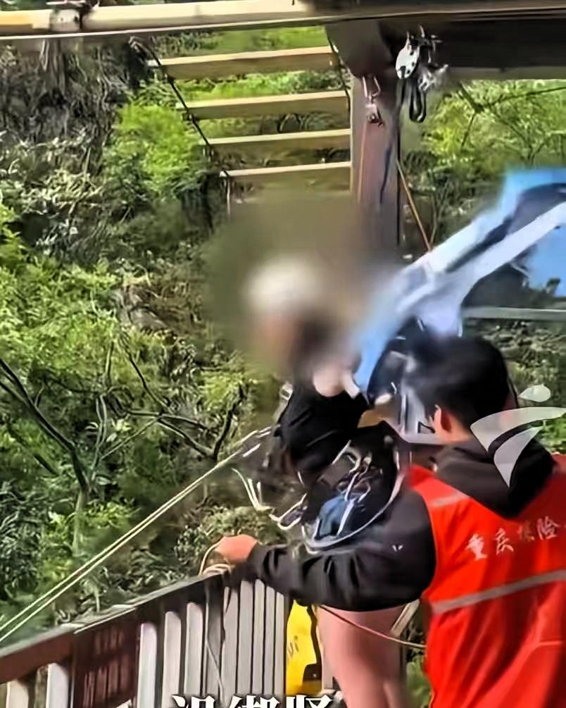 四川华蓥山坠落的女孩，用生命给所有人上了一课，游玩安全，从来都不是小事外出