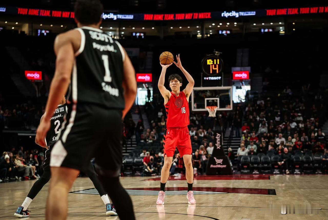 NBA季前赛，主力打得时间在增加，因为距离常规赛越来越近，比如14号，湖人和勇士
