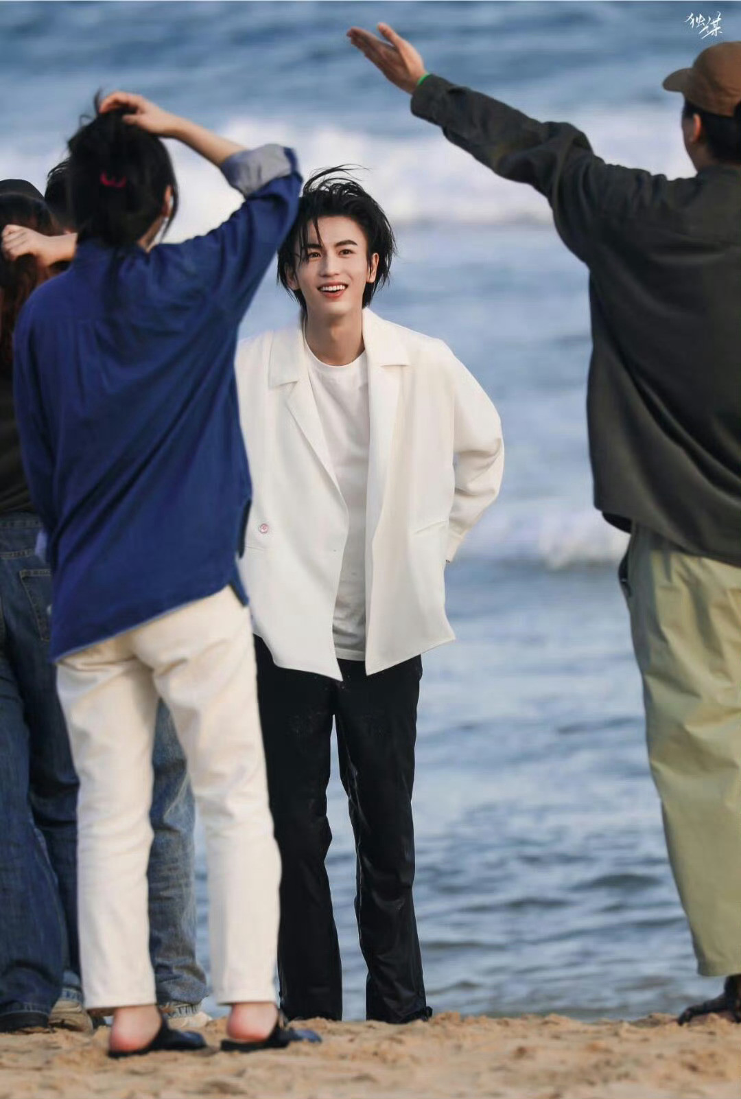 谁懂张凌赫早期这组图，完全湿漉漉的真诚小狗。