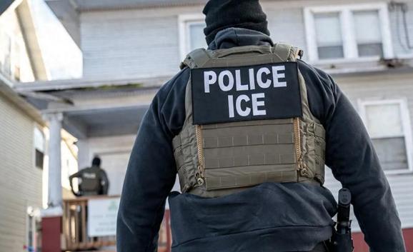 就在3月31日美国彻底炸锅了，一件关乎90万人命运的大事，被一位法官直接改写，狠