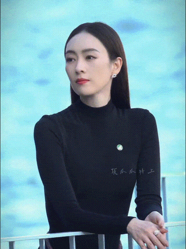 童瑶allblack紧身裙童瑶这次造型直接美成“人间黑玫瑰”！黑长直柔顺垂落