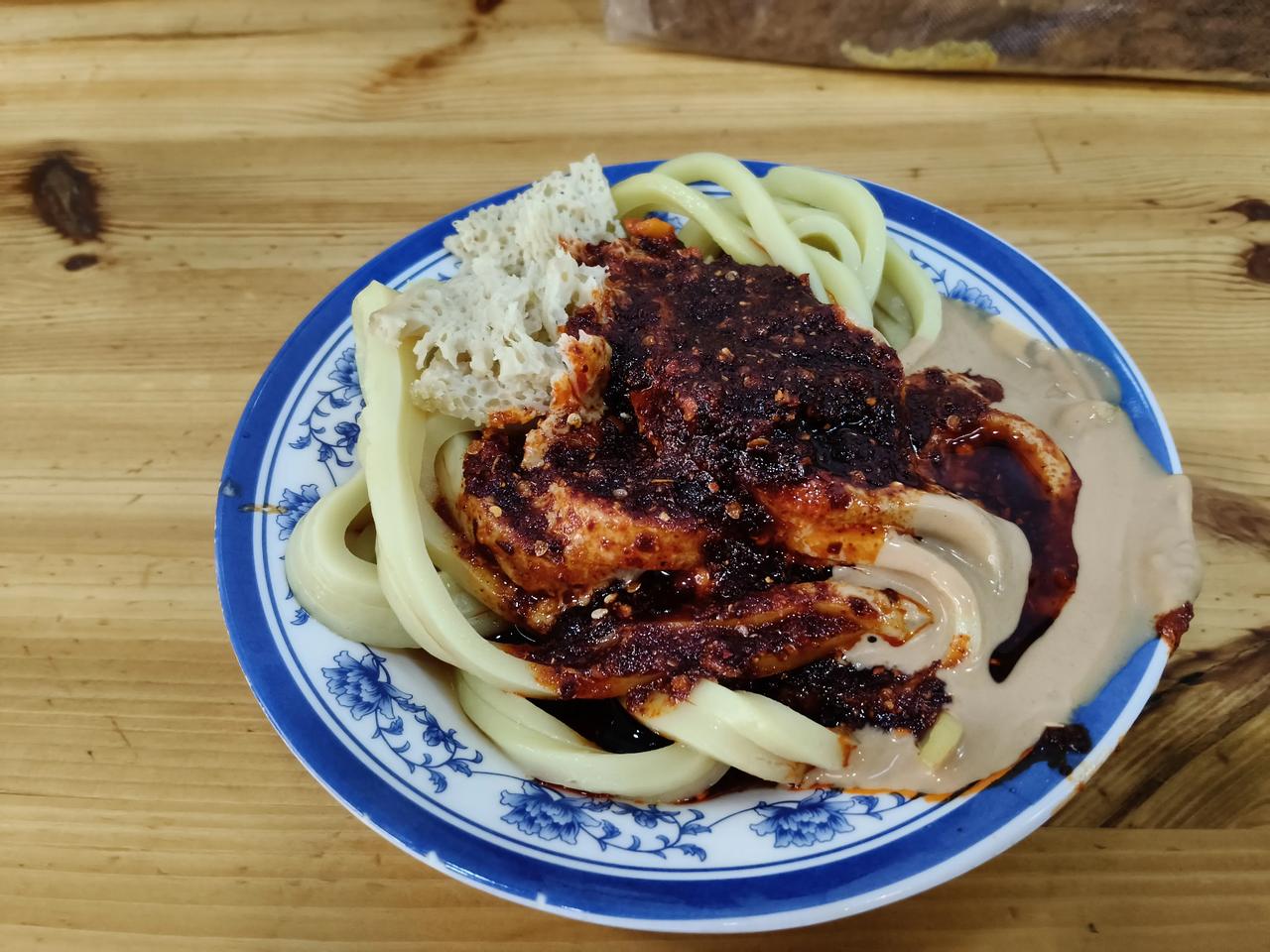 甘肃省兰州市七里河区——义思哈甜食店这是一家网红打卡店，地理位置很好找，就