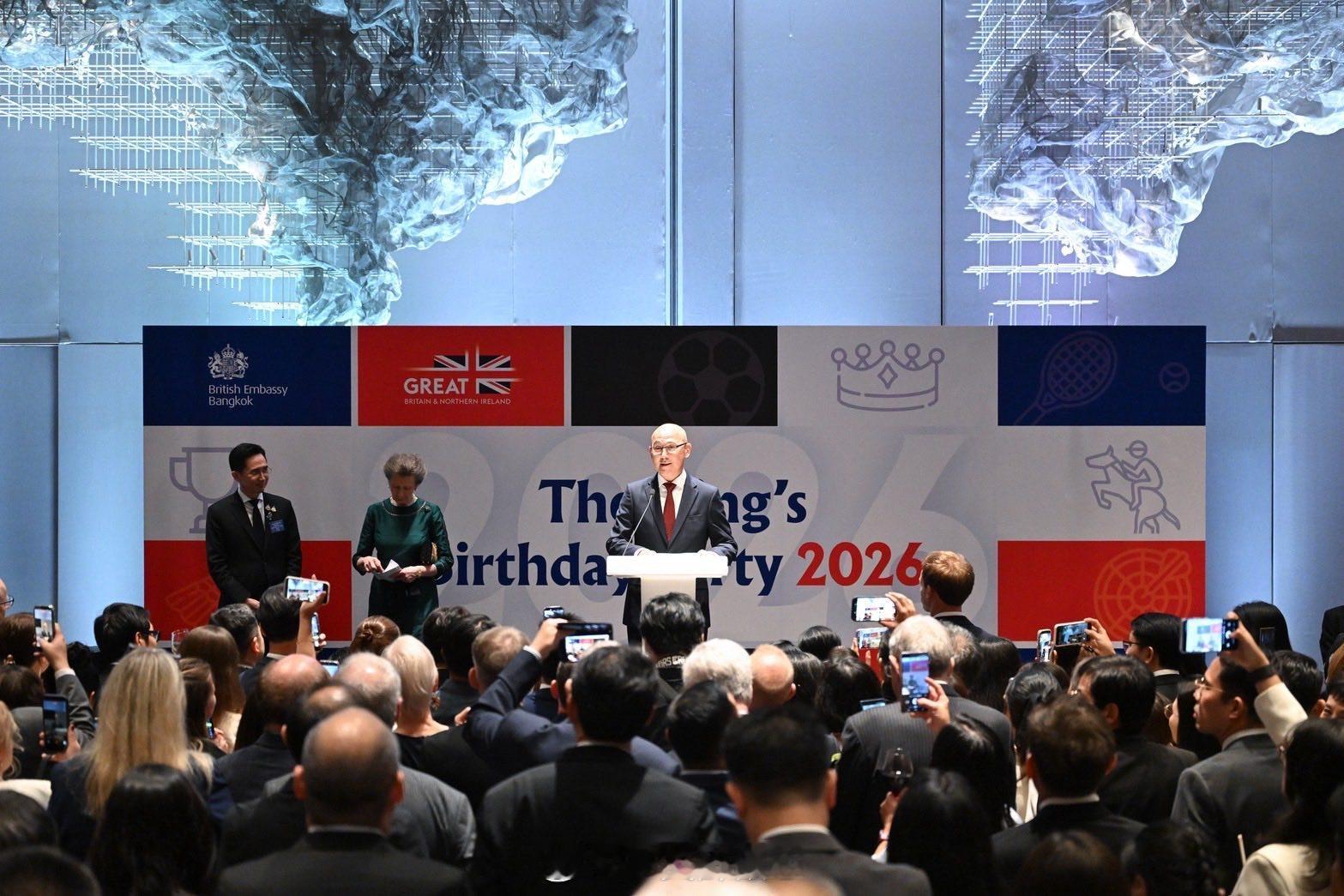 英国王室2026年7月16日，安妮长公主和蒂莫西劳伦斯爵士在泰国曼谷四季酒店