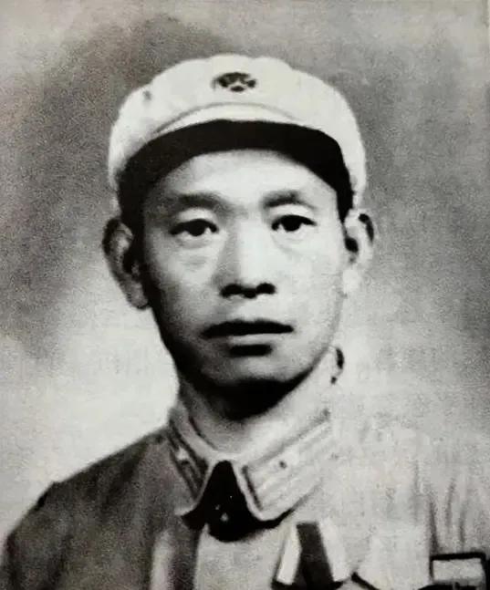 1943年，电台队长刘长生携带密码本投敌，给八路军造成巨大损失，杨成武大怒：“让