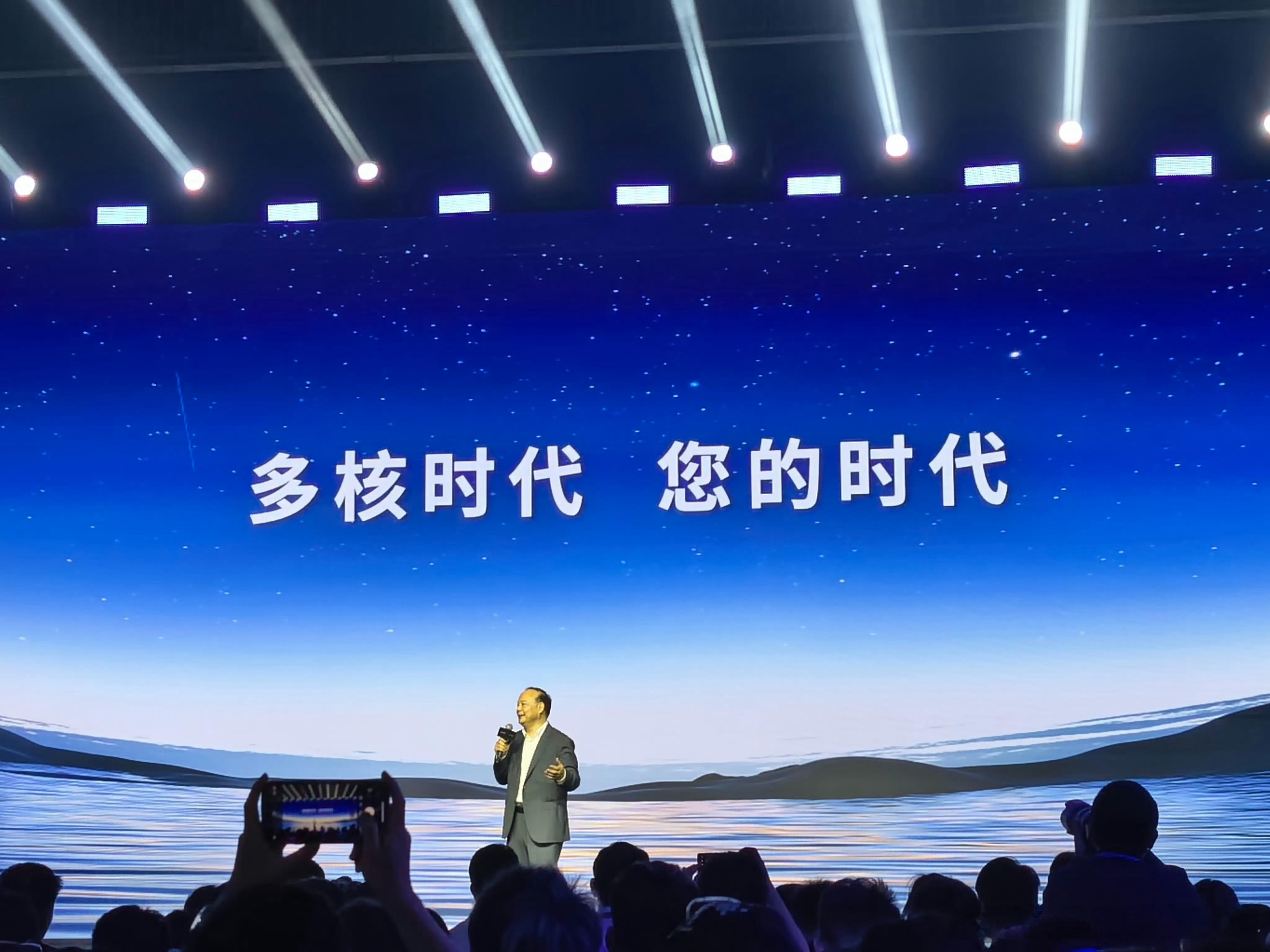 宁德时代牙膏挤爆了吧[doge]今天发布的三款电池：钠新电池＋磷酸铁锂自生成负极