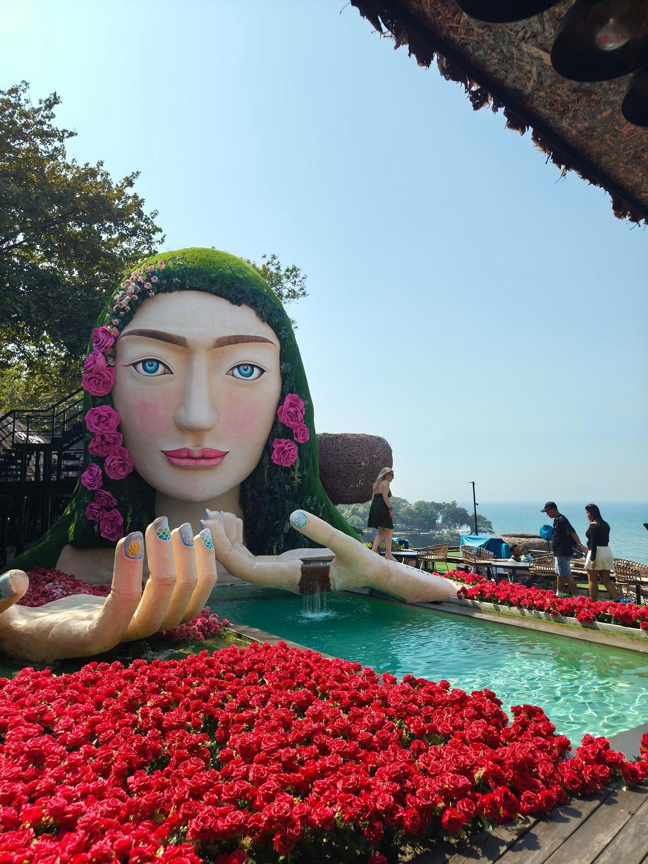 别生气，健康才是正理现实生活中，一些人总是生别人的气，我觉得这是拿别人的错误