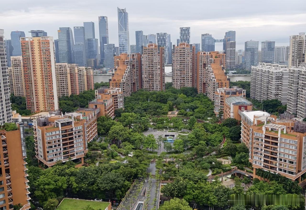 从4700万跌到2300万，广州顶豪广粤尊府也跌下神坛今天要说的这个盘，看完