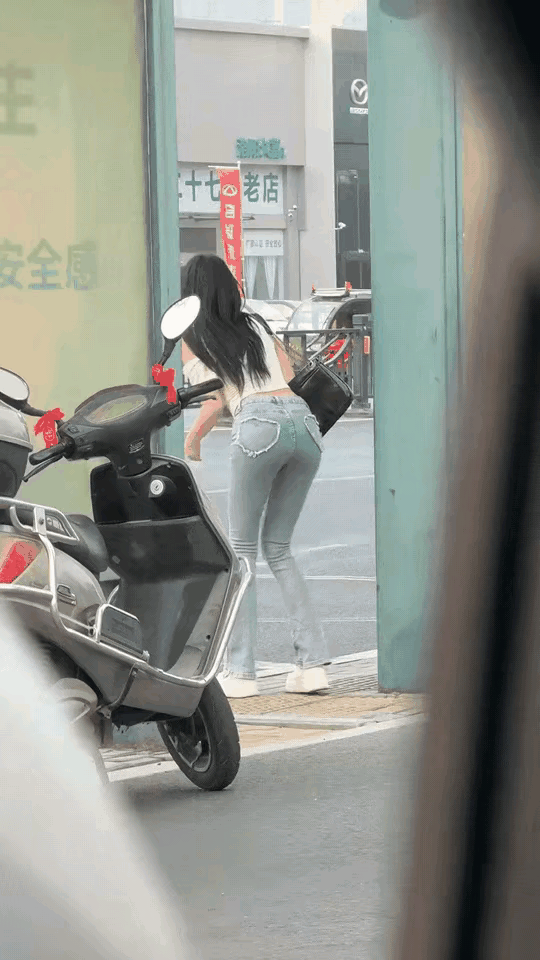 等公交就等公交，别搞这些花里胡哨的。实在着急就打车，真不知道这一套动作到底是为