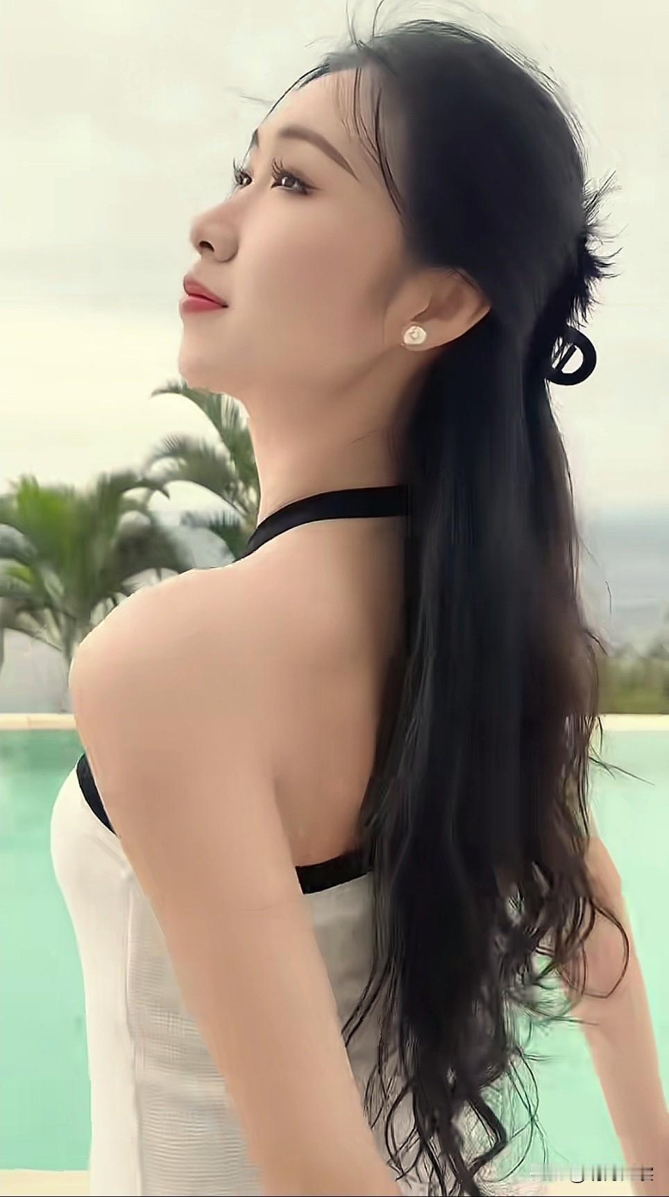 海边度假风，优雅黑发，清新夏日穿搭