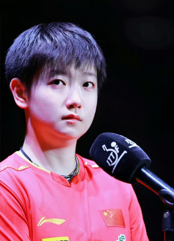 这下可真出名了！大家都知道了！原来孙颖莎世乒赛夺冠后落泪竟然透露出了她的不容