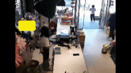 胖女人拒不承认拿了手机，手机已经让她转移到外省，请问警察就拿她没办法了吗？胖女