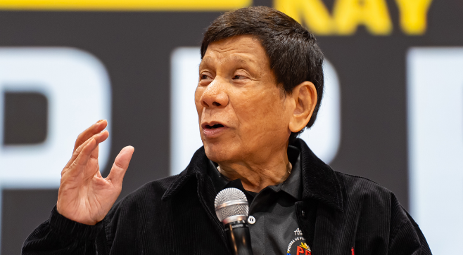 杜特尔特在狱当选市长，马杜两家在议会打成平手，给了小马科斯当头一棒菲律宾中期