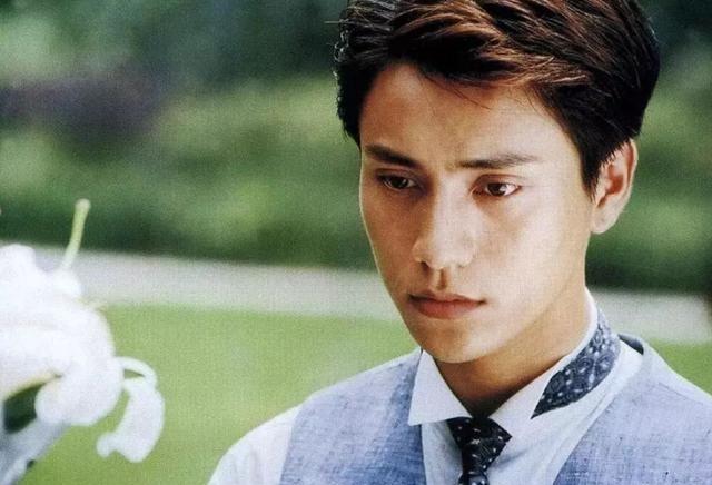 当年，陈坤母亲生病，花了5w都没有好转。最后花了1.2w的挂号费，请的老中医。扫