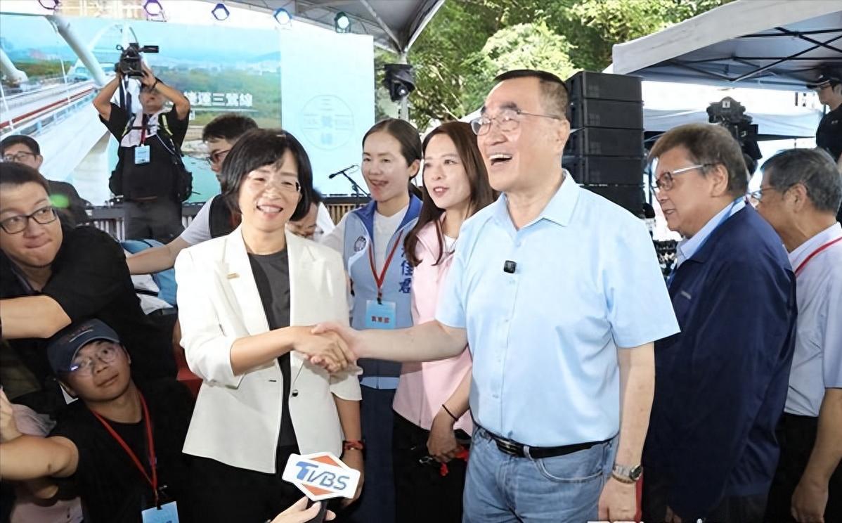 李四川最新民调50.85%超车苏巧慧！蓝营在11个选区领先台湾钜闻天下新闻网